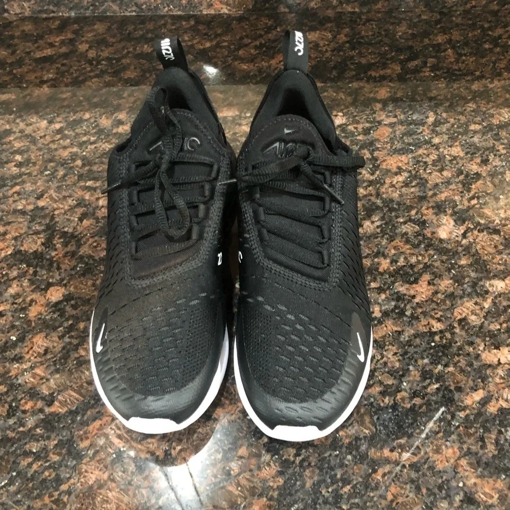 Nike Air Max 270 Black Sneakers SZ. 6Y​​​​​​​​​​​​